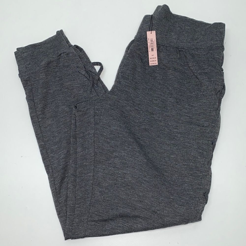 🔥VICTORIA SECRETmade:Indonesia
SZ SMALL 59% polyester36%viscose
5% elastane NEW